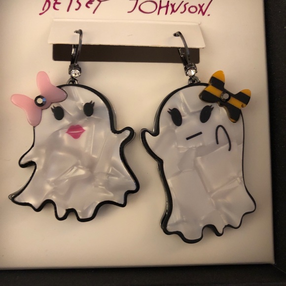 Betsey Johnson Hematite Tone & White Acrylic Ghost Mismatch Drop Earrings NIB - Picture 6 of 12